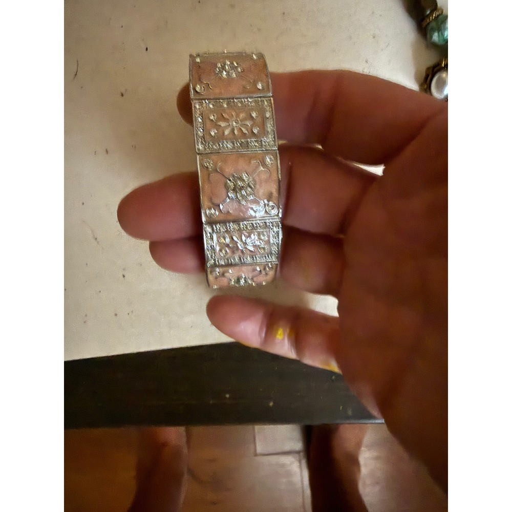 Vintage Style Peach Enamel Silver Tone Floral Relief Stretch Panel Bracelet
